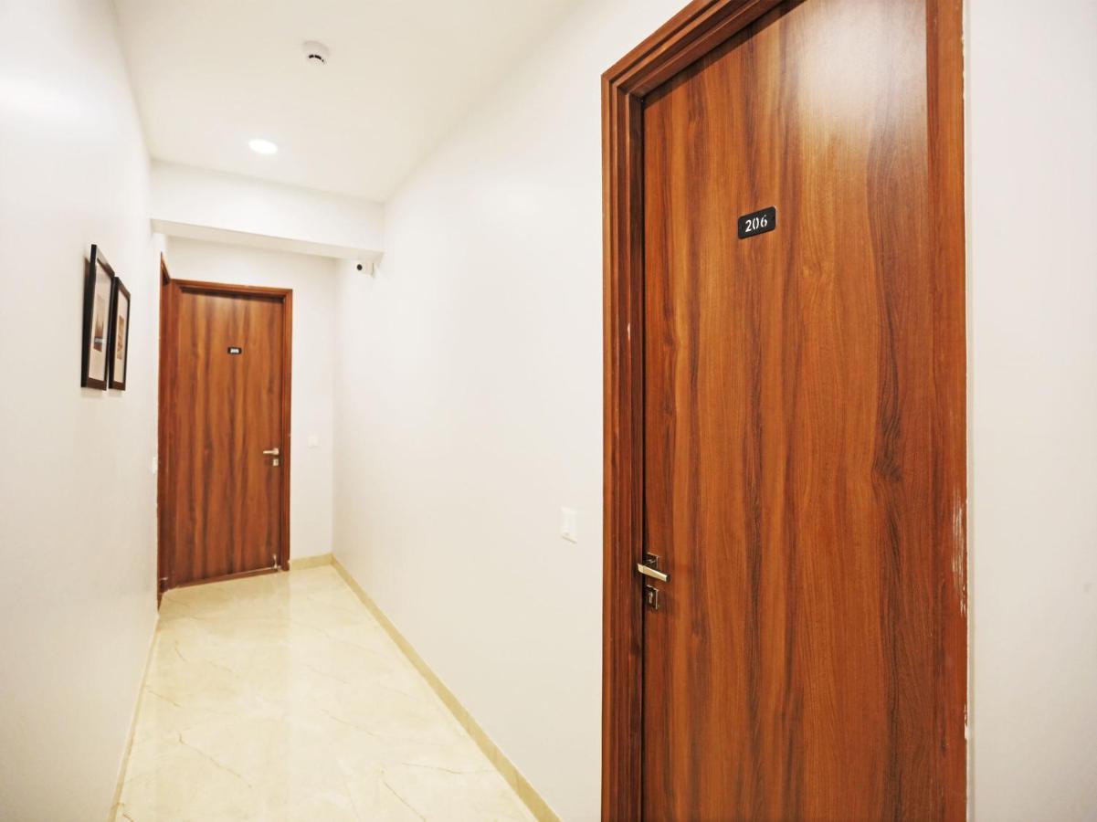 Hotel Oyo Flagship Santhi Grand Vijayawāda Exterior foto