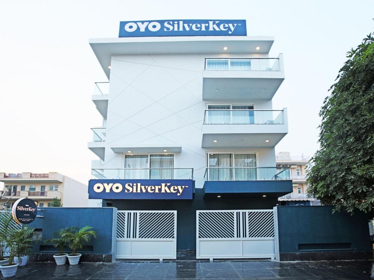 Hotel Oyo Flagship Santhi Grand Vijayawāda Exterior foto